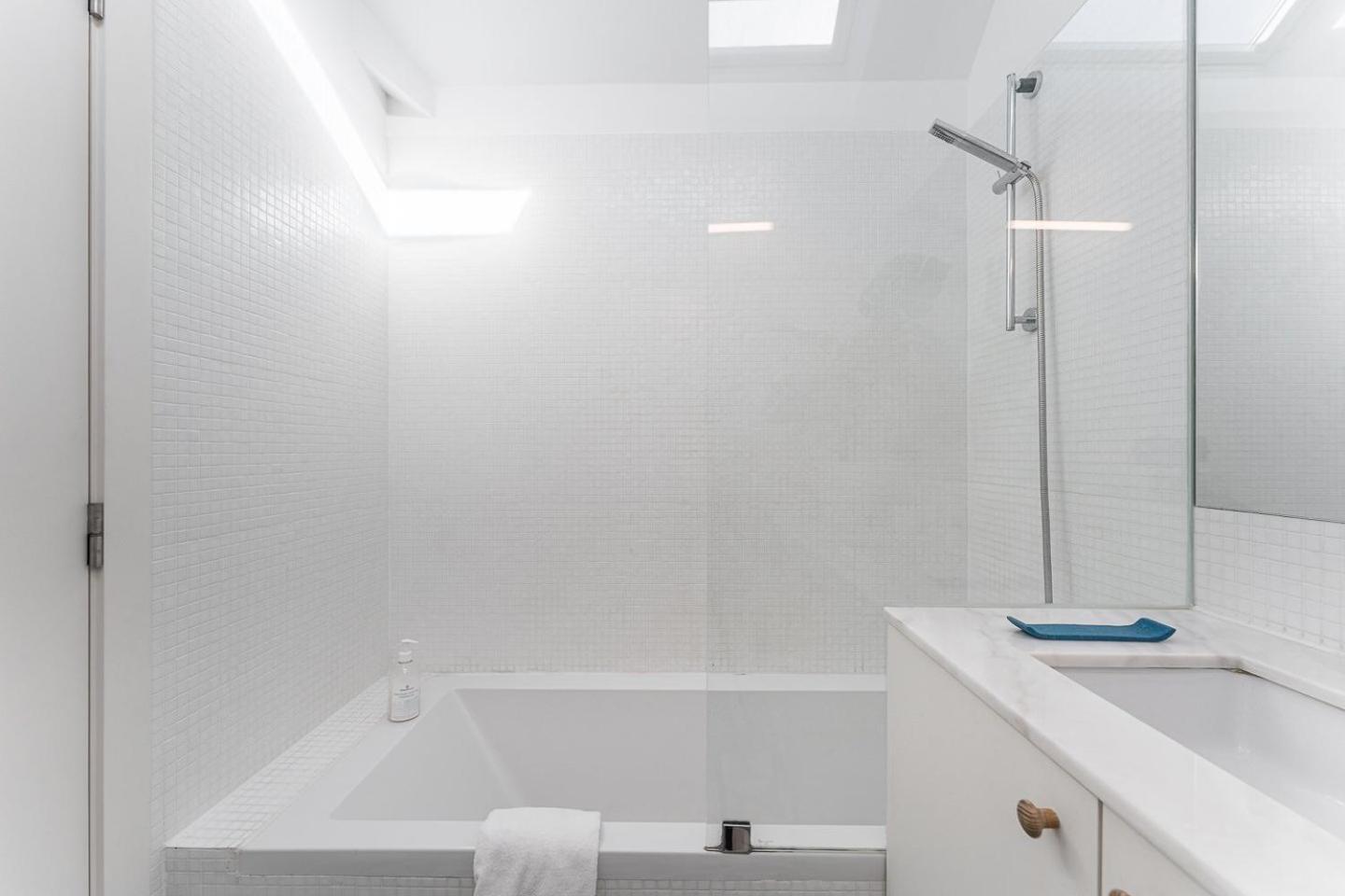 Guestready - Spacious And Modern Apt W/ Skylight OOporto Extérieur photo